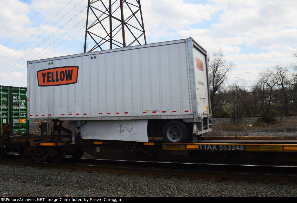   28 ft Yellow Trailer on TTAX 553246